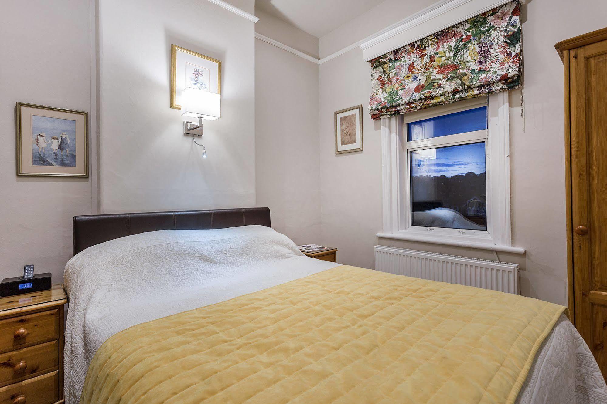 Bed and Breakfast Aquae Sulis Бат Экстерьер фото